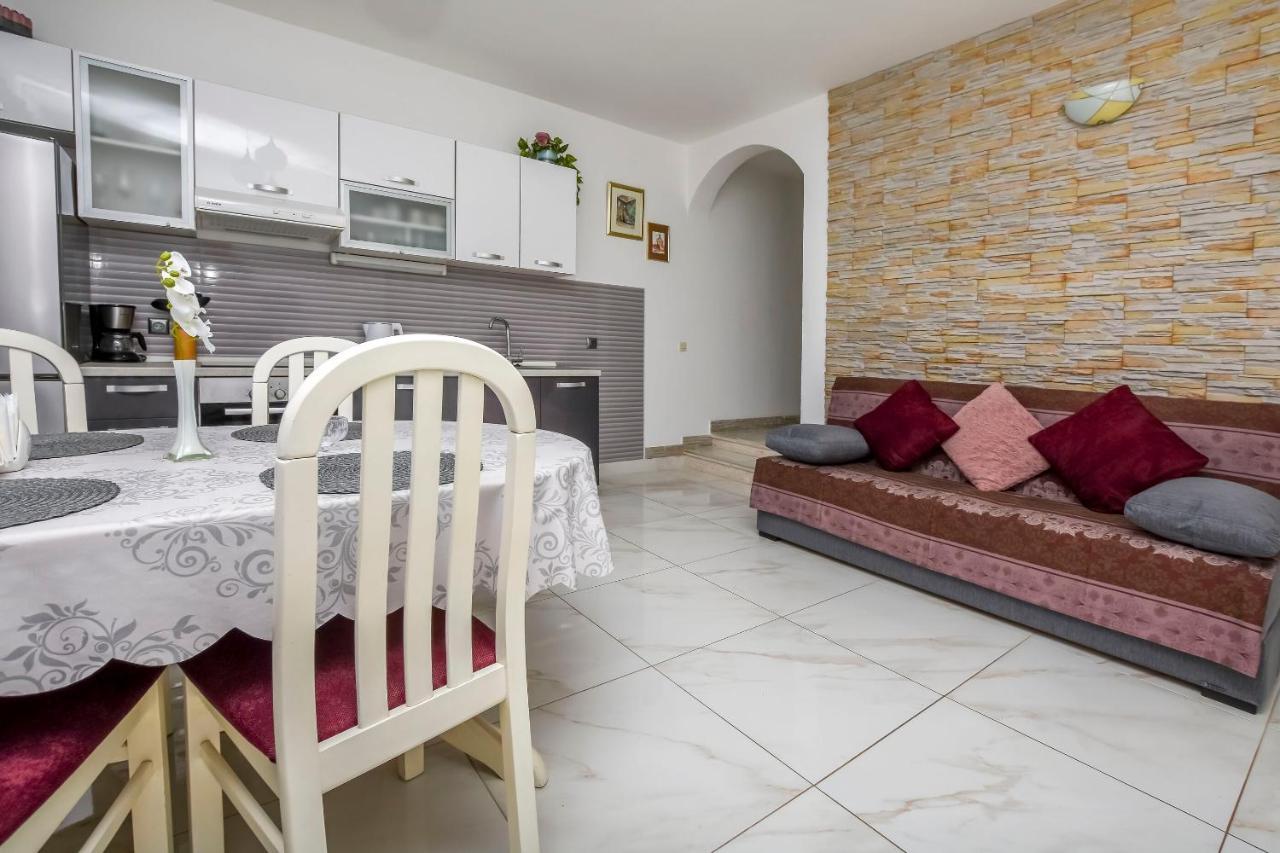 Apartment Iryna روغوزنيكا المظهر الخارجي الصورة