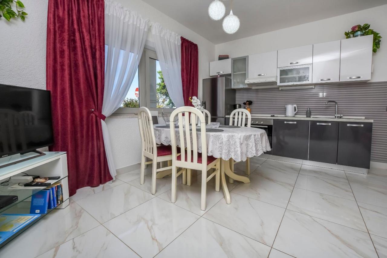 Apartment Iryna روغوزنيكا المظهر الخارجي الصورة