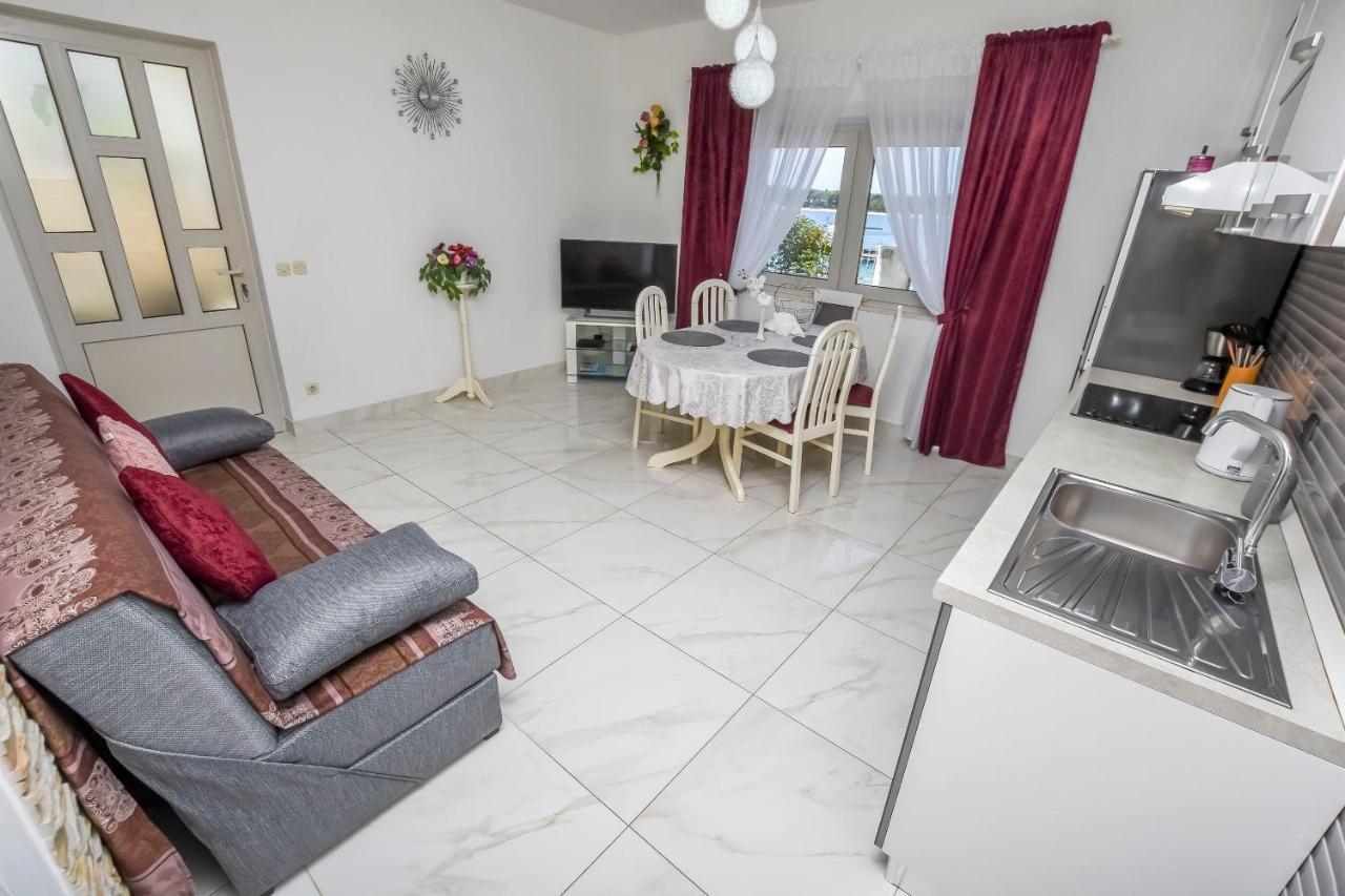 Apartment Iryna روغوزنيكا المظهر الخارجي الصورة
