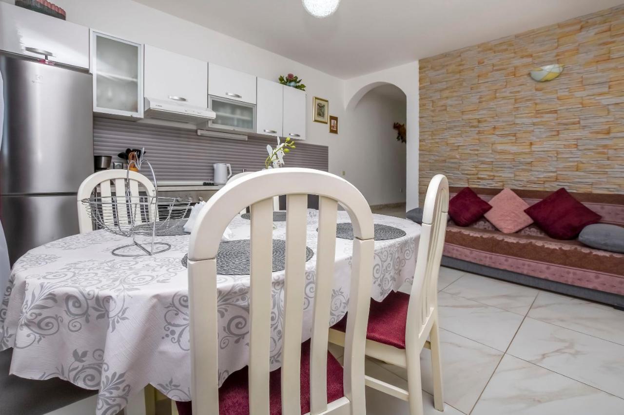 Apartment Iryna روغوزنيكا المظهر الخارجي الصورة